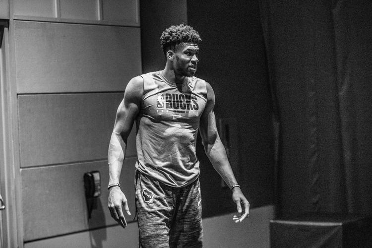 谁身材更劲爆?詹皇字母哥训练照同时被晒出