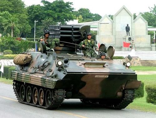 85式130毫米履带式自行火箭炮