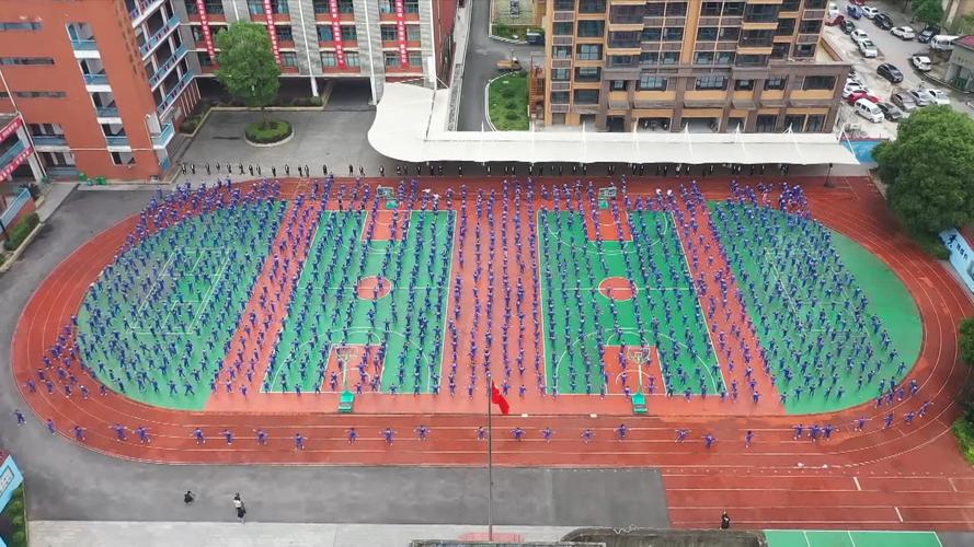 "阳光排舞"走进实验小学