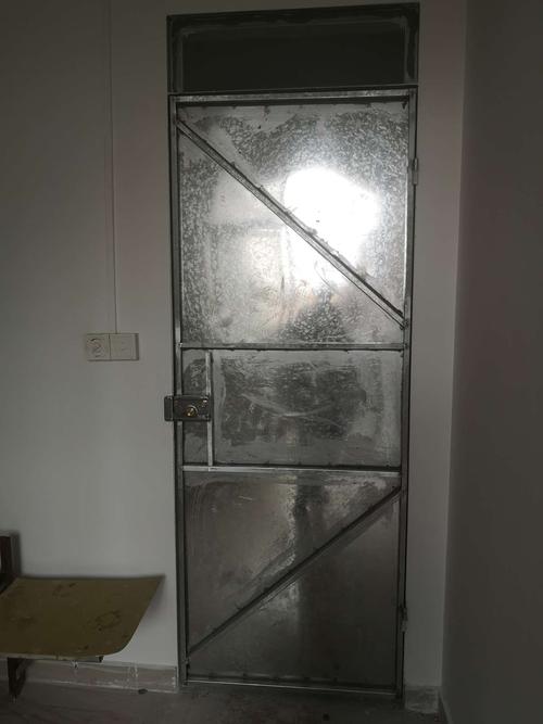 招工详情 做镀锌铁门,五个,下面图片有尺寸,包工包料,包安装,焊口