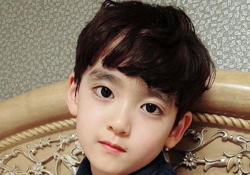 圆脸小男孩梳蘑菇头最萌最帅秋季韩国男童蘑菇头新剪法已上线