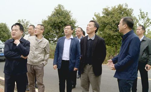 郭跃进来赤调研脱贫攻坚工作