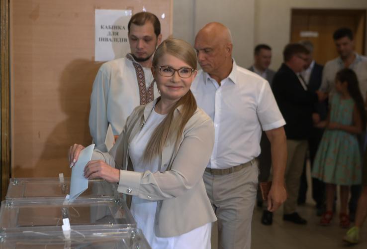 泽连斯基的人民公仆党在议会选举中大胜,他会挑季莫申科当总理吗?