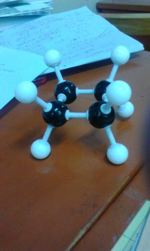 环丁烷的球棍模型,要像素稍微高一点的哦