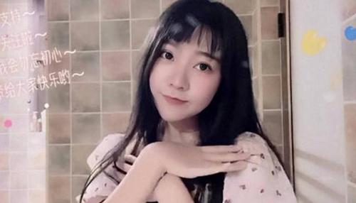 小团团直播"抠脚"?照片曝光之后,网友反而有些心疼