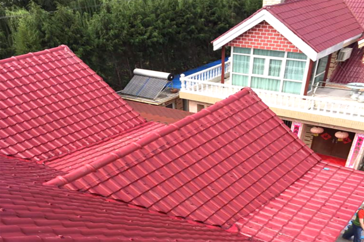 农村盖房子,彩钢瓦和树脂瓦,选择哪个更划算?