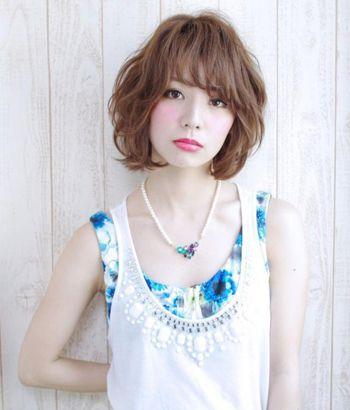 头发不是太长烫大卷好看吗 短发烫发发型图片