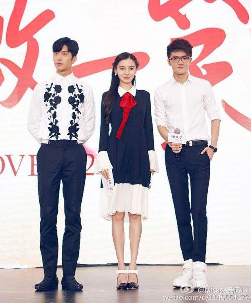 微笑夫妇,谭松韵互爆猛料 angelababy井柏然搞怪拥吻