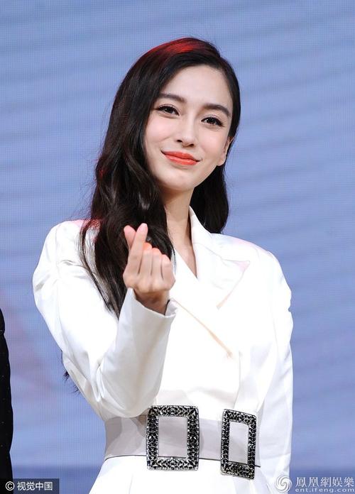 福利满满baby送表情包又送美腿这样的辣妈也太可爱了吧