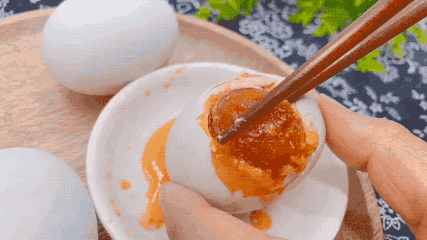 咸鸭蛋里的油是哪来的是高油脂不能吃