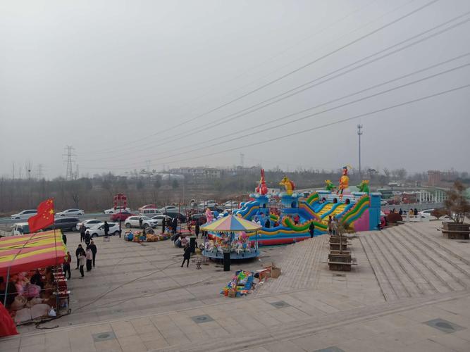 冯宗卿一家去费县红云小镇游玩(元宵节)