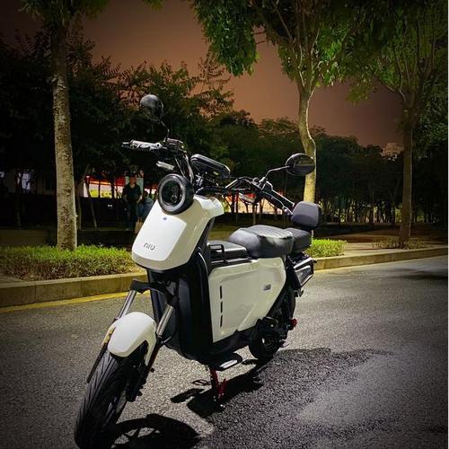 小牛电动车uqib白色青春版个人喜好升级配件清单