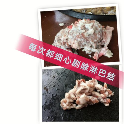 的猪油 每次我们都是分锅熬制,已经变成一种习惯, 洗净细心剔除淋巴结