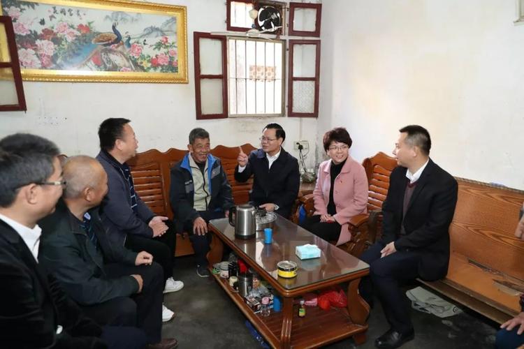 曾永祥率队到丰顺县福利院和汤南镇开展走访慰问活动