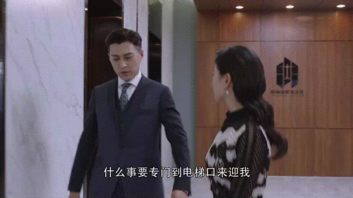 有人统计过《精英律师》里栗娜目前为止穿过多少套衣服么?