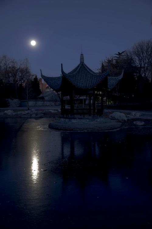 醉不成欢惨将别,别时茫茫江浸月.白居易《琵琶行》句