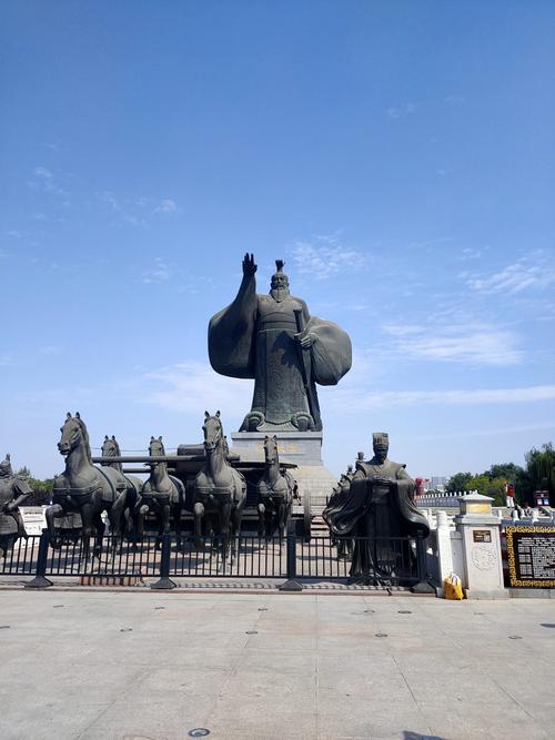 汉城湖公园里汉武大帝雕塑