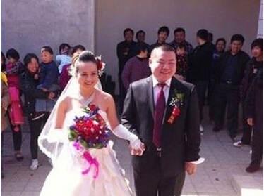 岳云鹏晒结婚照调戏孙越 揭岳云鹏老婆资料系护士女儿