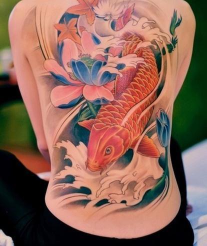 最流行的满背鲤鱼纹身图案含义寓意
