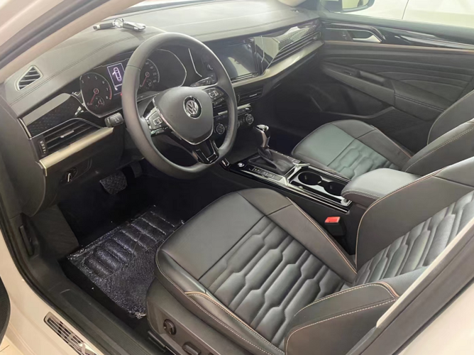 体验2.0t"丐版"帕萨特:白色真少见,内饰似朗逸,空间奢华