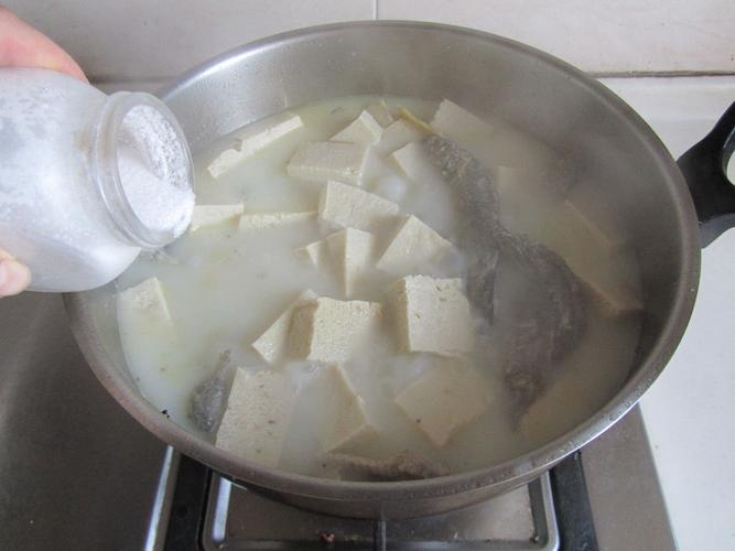 泥鳅炖豆腐的做法图解9