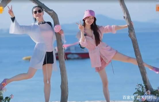 吉娜身高到底有多高?脱鞋穿着泳衣摆拍,看到腿,过分