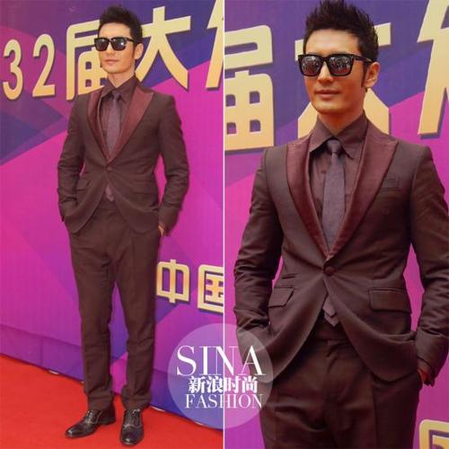 黄晓明   陈坤的这套酒红色造型非常年轻,酒红色西装外套,内搭白色