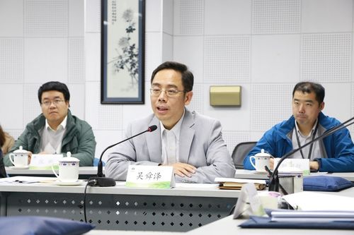 生态环境部办公厅钱勇副主任,政研中心裴晓菲副主任和胡军副书记