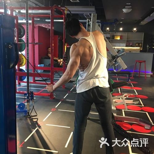 肌肉兄弟身体管理健身工作室