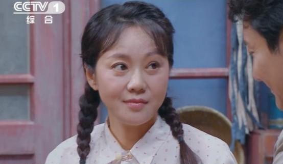 《故事里的中国》:重新演绎《渴望》,"现实版小芳"感恩养母