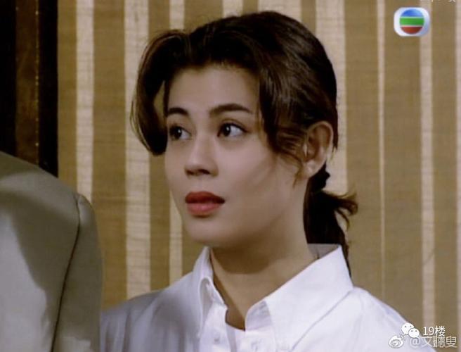 看看温碧霞,朱茵在90年代港剧里的发型就知道了
