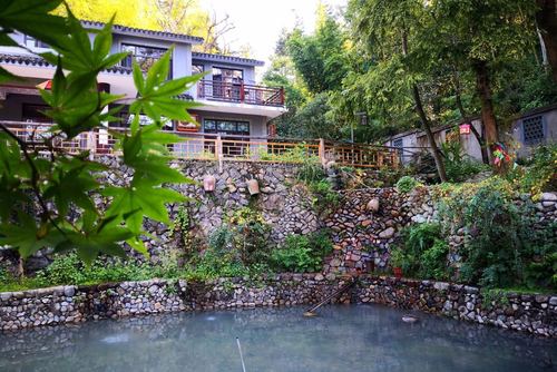 黄岩区宁溪镇乌岩头村亦山亦水,共有7间客房可使用,每