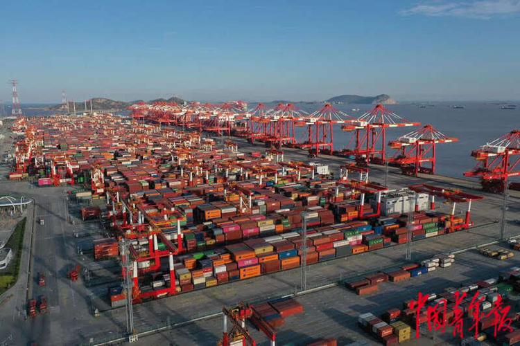 上海洋山深水港有颗"中国芯"