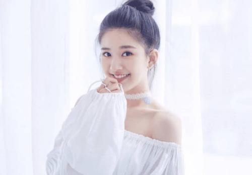原创 继赵丽颖之后,又一小圆脸小花诞生,灵动可爱不输