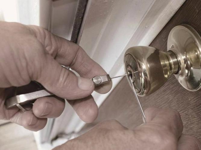 中山西区开锁电话中山西区汽车开锁配车匙开保险柜换指纹锁88888110