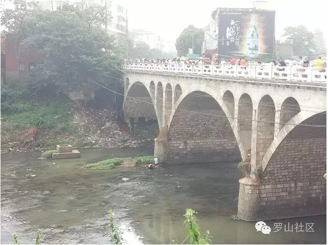 信阳市罗山县一女子南大桥跳桥身亡