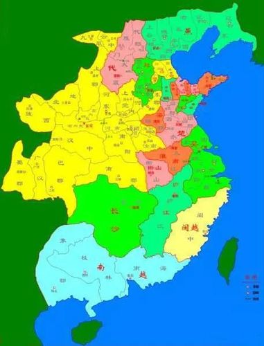 西汉建立之后,汉高祖刘邦汲取了秦国灭亡的教训,从而实行郡县制与