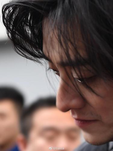 素颜脸怼镜头生图王者郑云龙合集点击收看这几天谋杀歌谣大头照