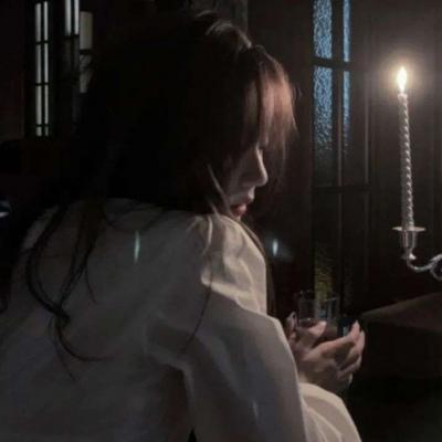 高清温柔且丧的女生头像真人图片