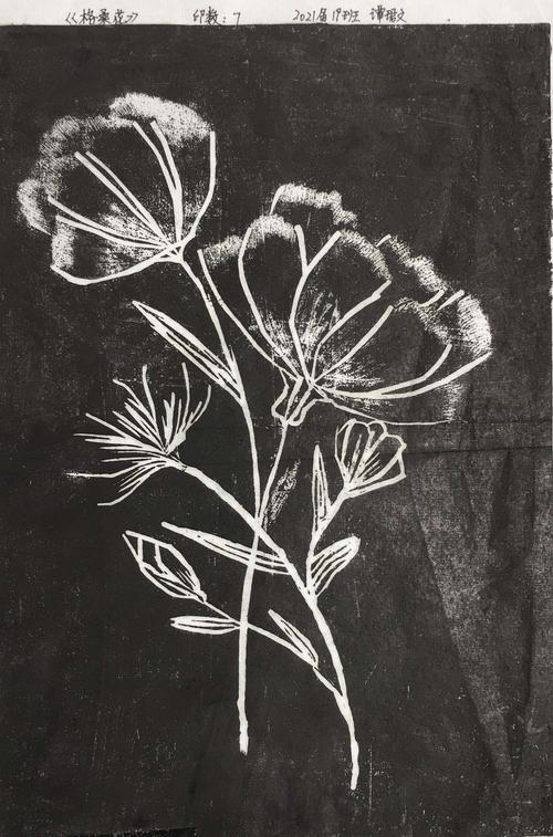 刻画黑白 共谱华章—云大附中2021届学生喜迎新中国70