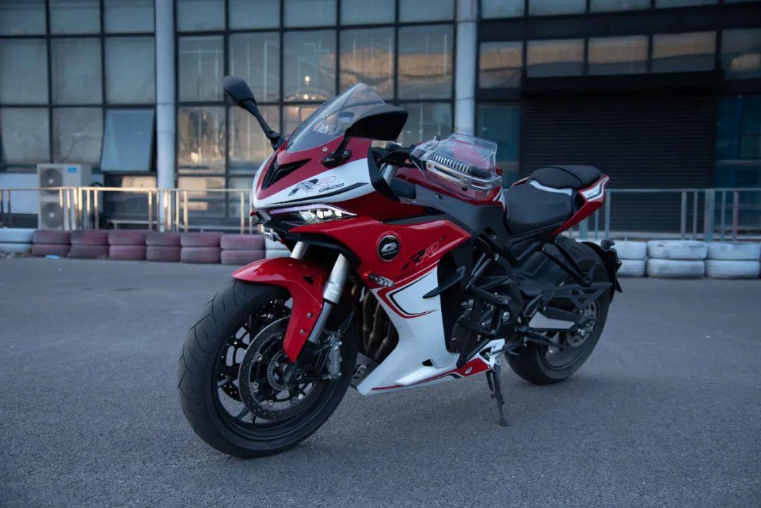 品鉴中国首款四缸600排量赛车qjmotor赛600