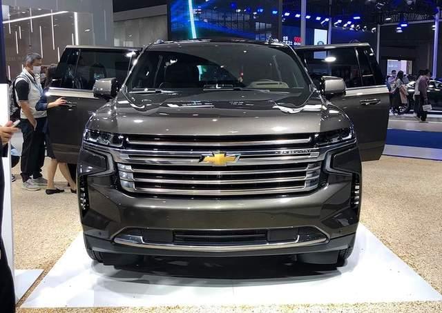 雪佛兰最霸气的suv,全新萨博班实车,6缸涡轮引擎配大7