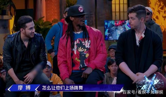 街舞2:罗素裁判上场即兴表演,干净利落的动作引全场欢呼