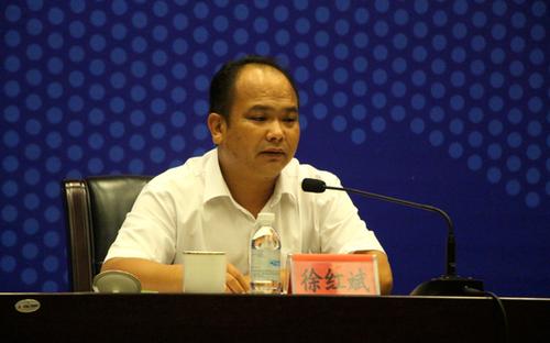 普洱市人民政府副秘书长,市发展和改革委员会副主任徐红斌答记者问