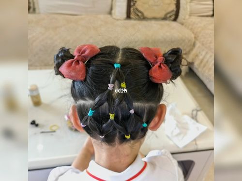幼儿园发型-鱼网双丸子头_幼儿园_发型_丸子头_星巴克