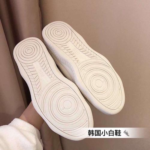 了好几天 而且超好搭衣服 各种风格轻松驾驭 小白鞋年年都是鞋柜必备