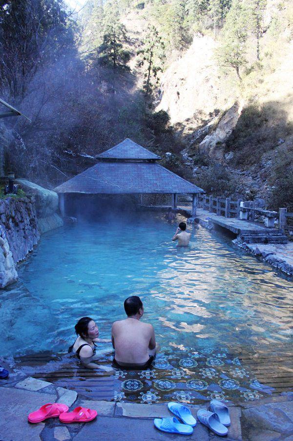 网易首页>网易号>正文申请入驻> 海螺沟的冰川温泉海螺沟红石滩上