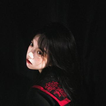 女生qq头像越黑暗越好