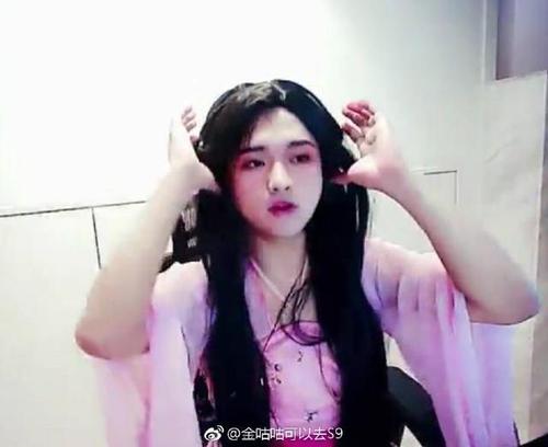 国服第一妖姬久哥穿女装太"惊艳",斗鱼官方:劝你善良