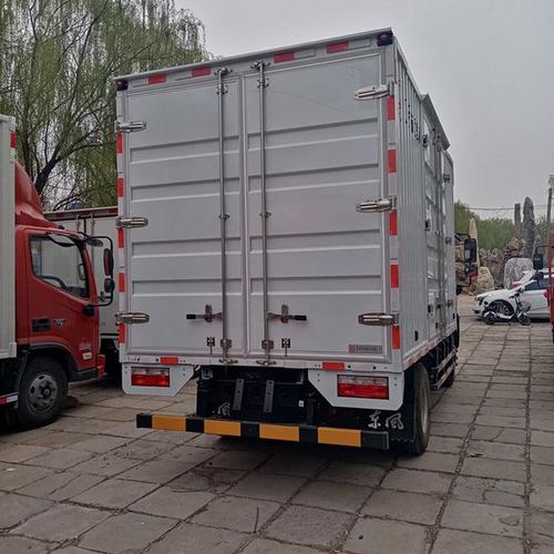 东风多利卡4米2厢式货车,170大马力,八档变速厢,宽体厢,可做分期零